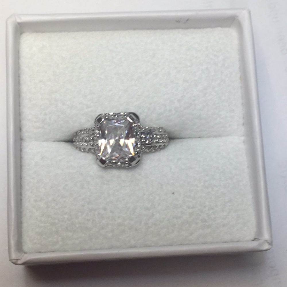 Diamond accent in sterling
